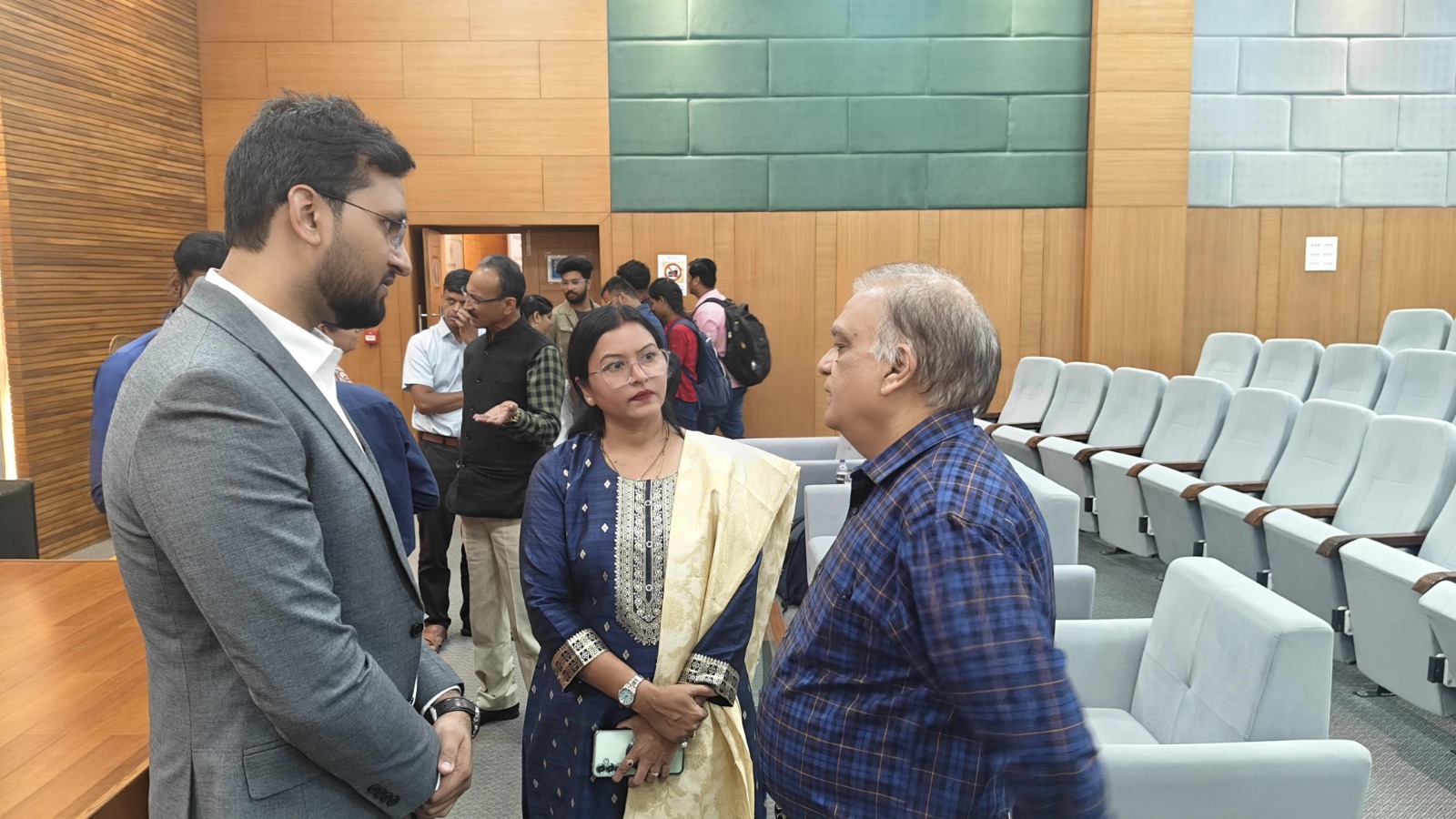 PHOTO-2025-12-14-18-03-13