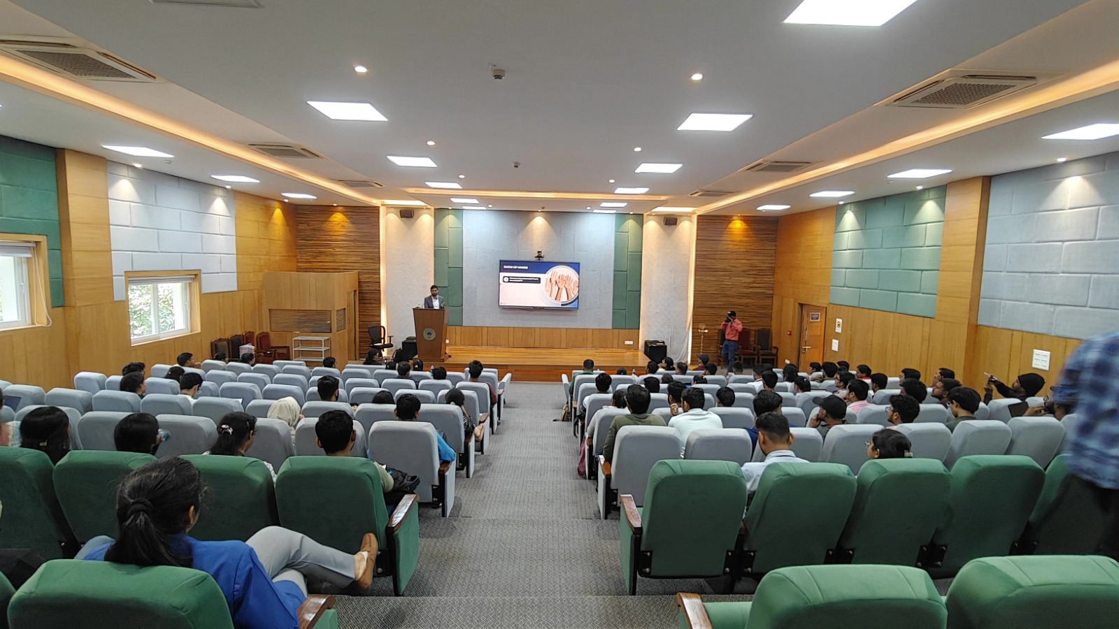 PHOTO-2025-12-14-18-03-14